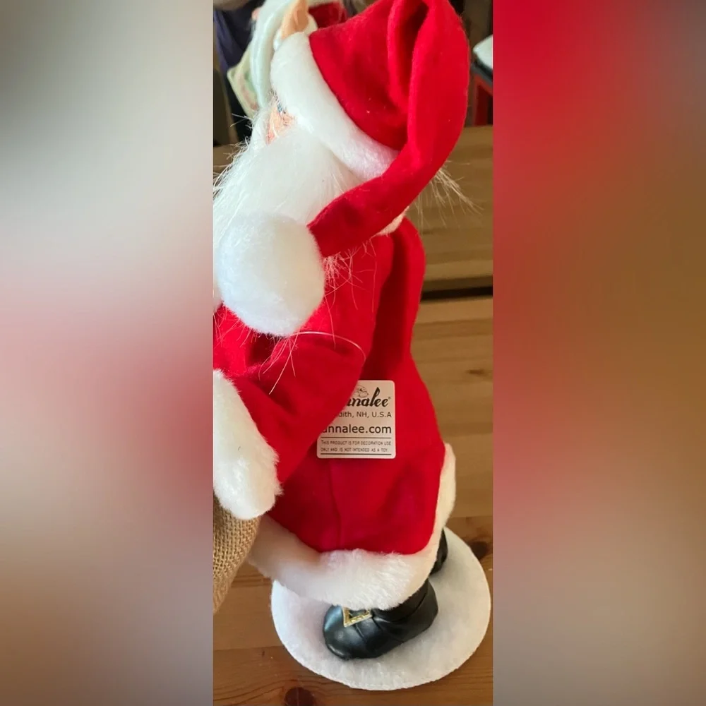 NWT Annalee 15 inch Santa’s Magic Feed item # 400716